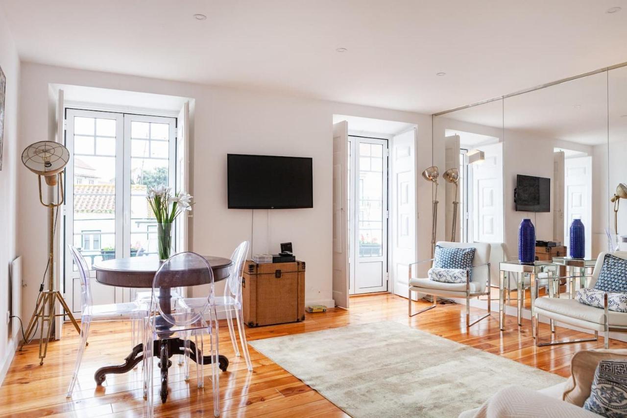 Apartamento Alfama Delight: Panoramic River Views In Historic 18th Century Building Lisboa