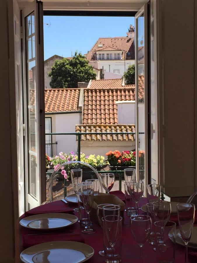 Alfama Delight: Panoramic River Views In Historic 18th Century Building Lisboa