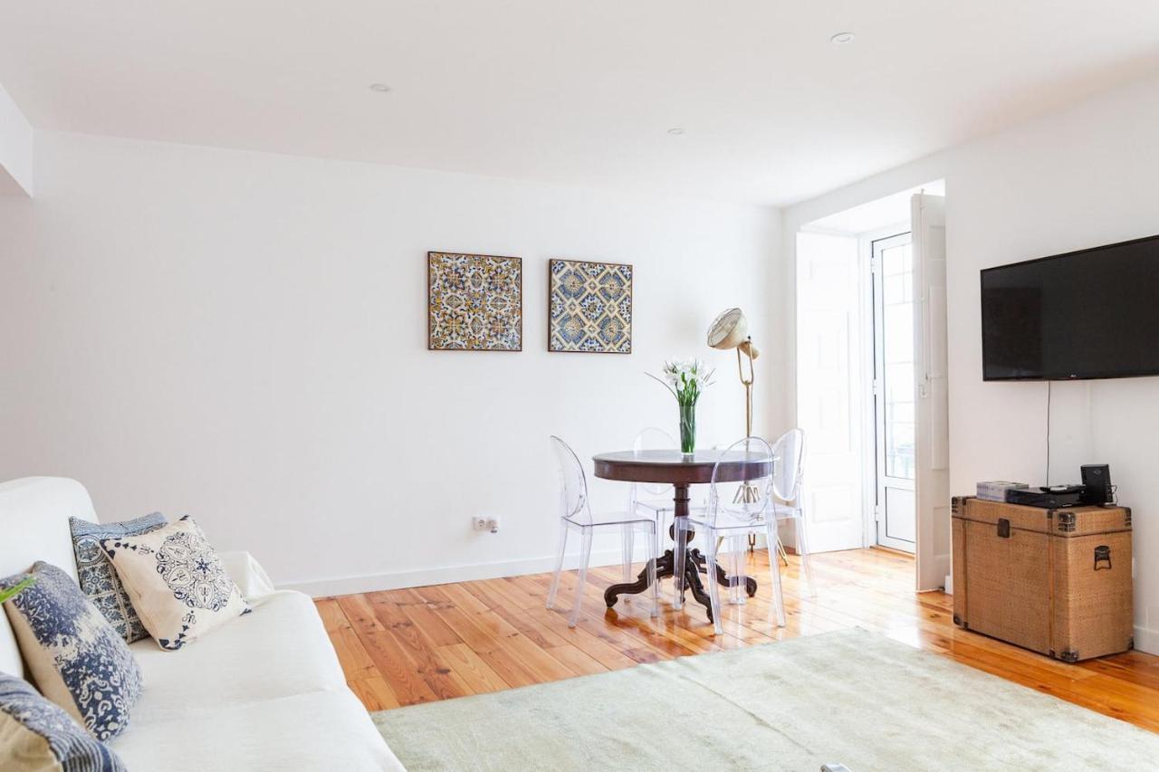 Apartamento Alfama Delight: Panoramic River Views In Historic 18th Century Building Lisboa