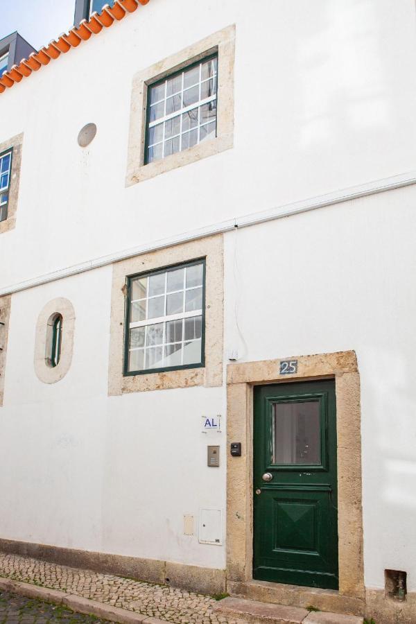 Apartamento Alfama Delight: Panoramic River Views In Historic 18th Century Building Lisboa