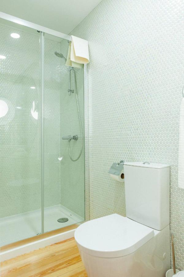 Alfama Delight: Panoramic River Views In Historic 18th Century Building * Lisboa